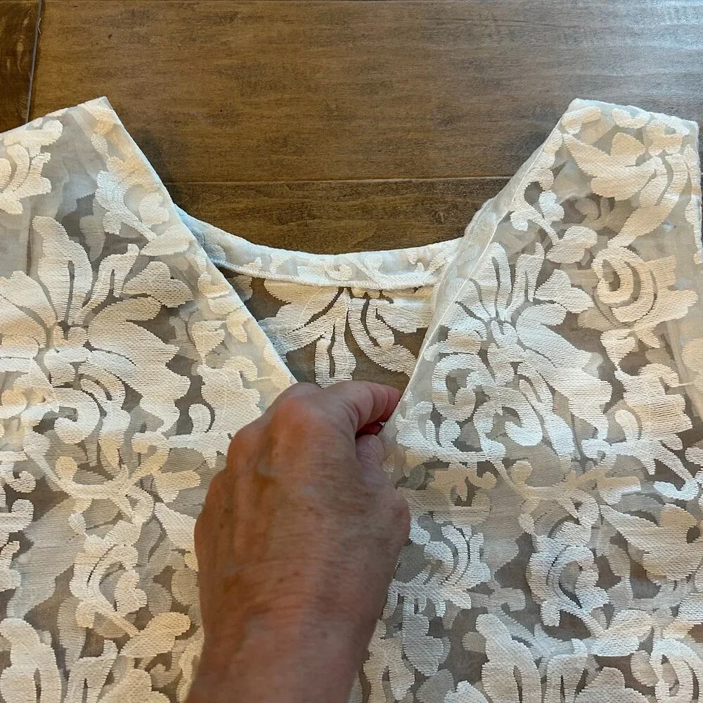 BANANA REPUBLIC white floral lace sheer tank top (L) - Picture 5 of 7
